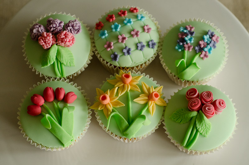 Spring Flowers Cupcakes | Hungry Squirrels